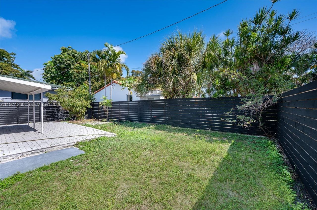 7027 Trouville Esplanade, Miami Beach, FL 33141 Photo