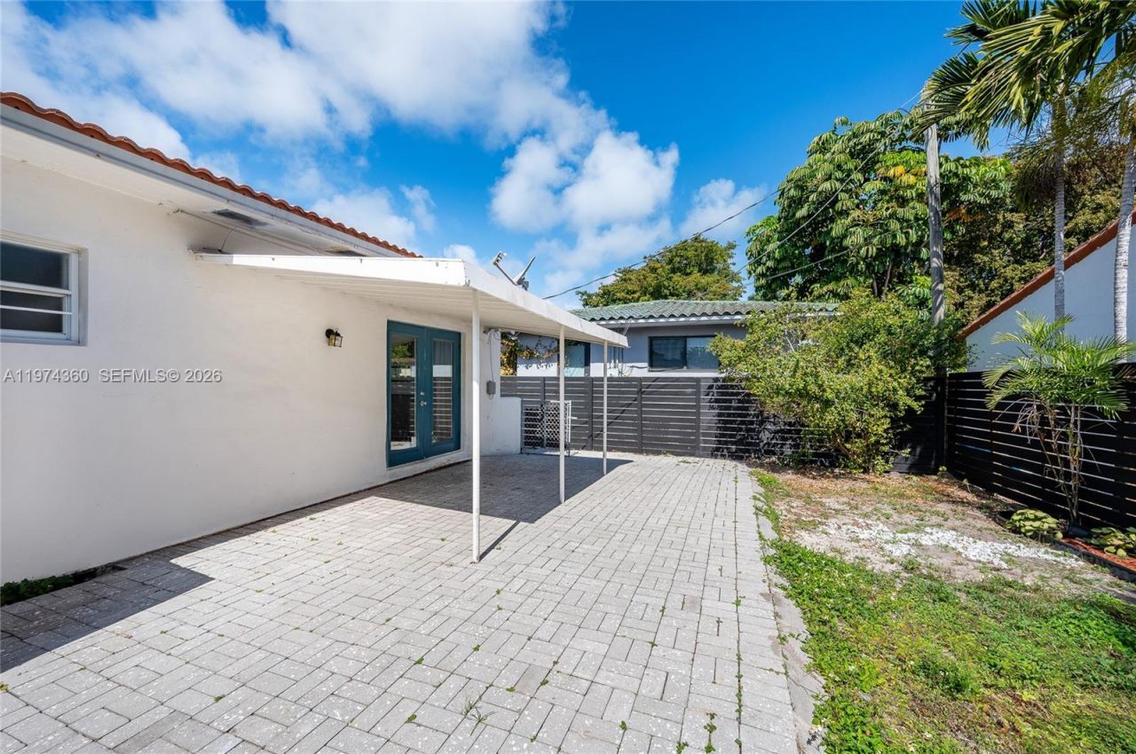 7027 Trouville Esplanade, Miami Beach, FL 33141 Photo