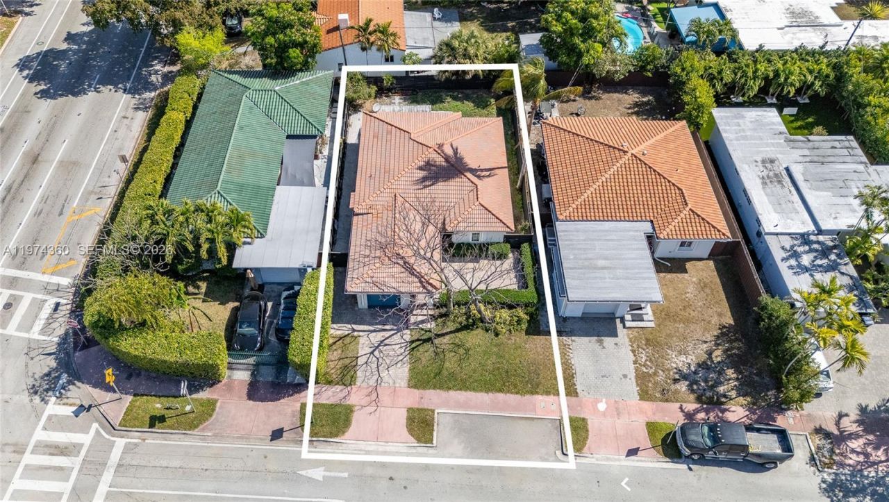 7027 Trouville Esplanade, Miami Beach, FL 33141 Photo