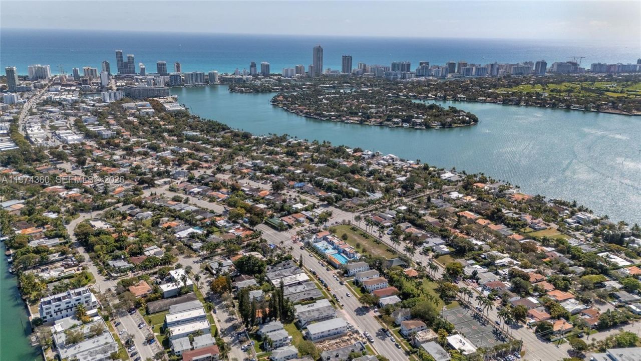 7027 Trouville Esplanade, Miami Beach, FL 33141 Photo