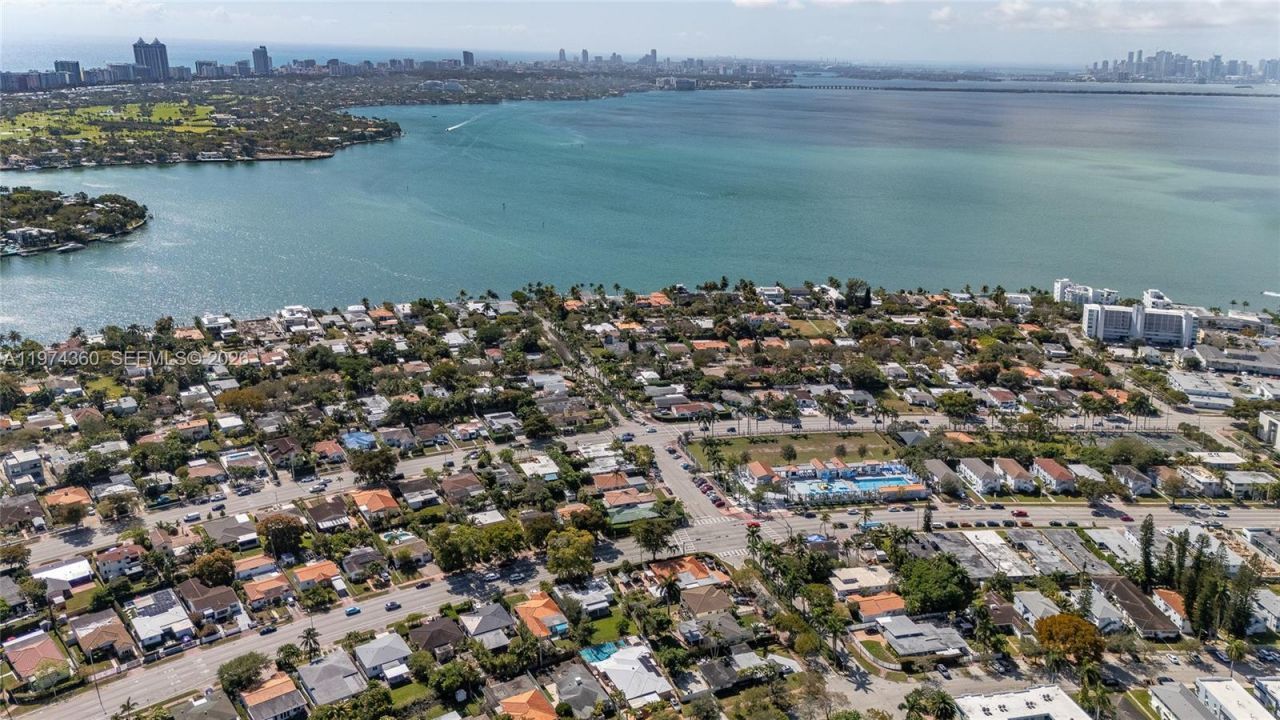 7027 Trouville Esplanade, Miami Beach, FL 33141 Photo