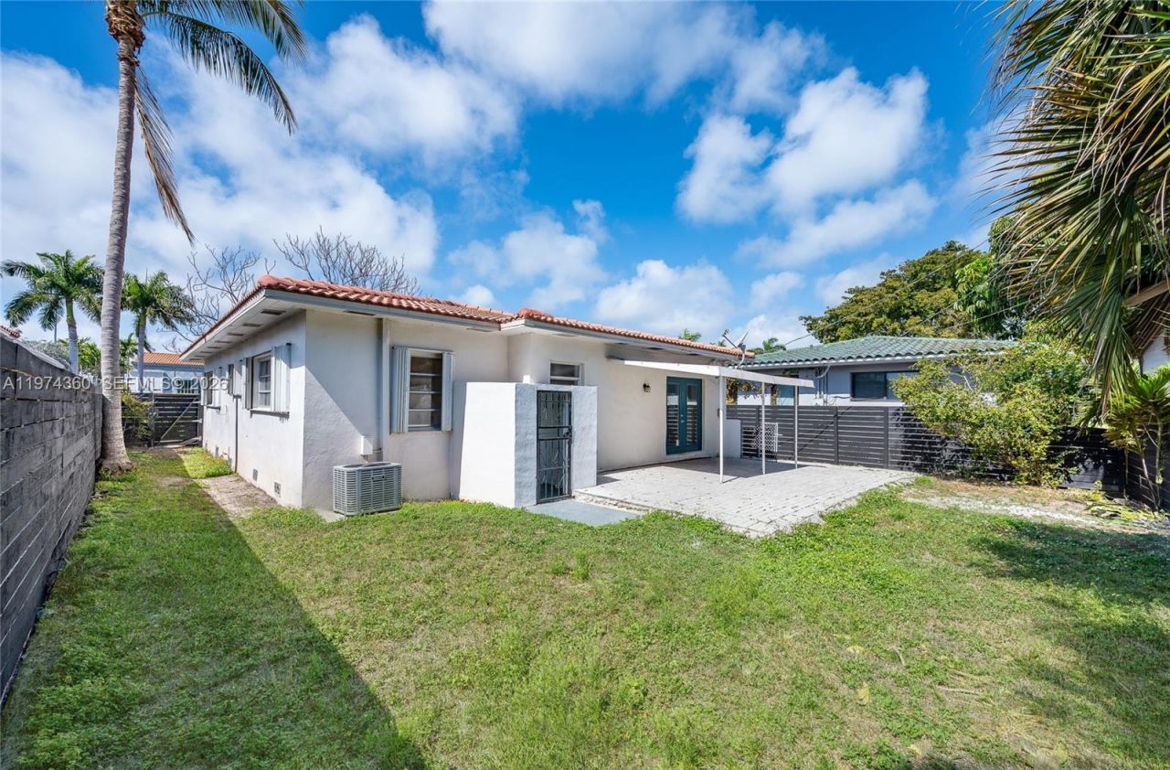 7027 Trouville Esplanade, Miami Beach, FL 33141 Photo