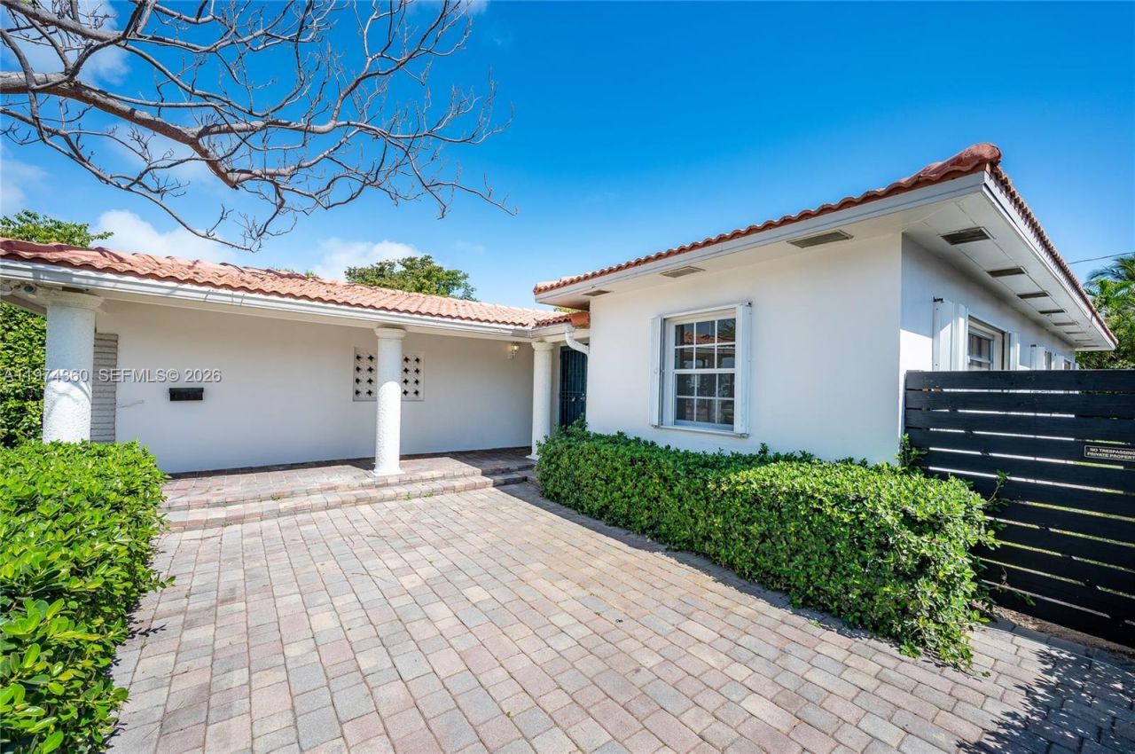 7027 Trouville Esplanade, Miami Beach, FL 33141 Photo