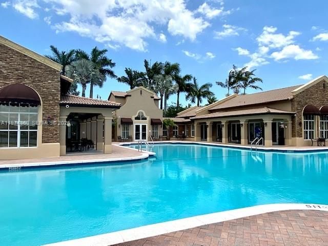 930 NE 33rd Terr , Unit 203, Homestead, FL 33033 Photo