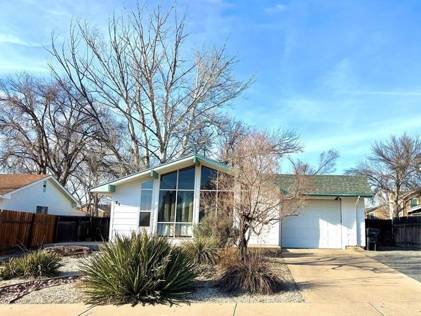 21 Glenmore Rd, Pueblo, CO 81001