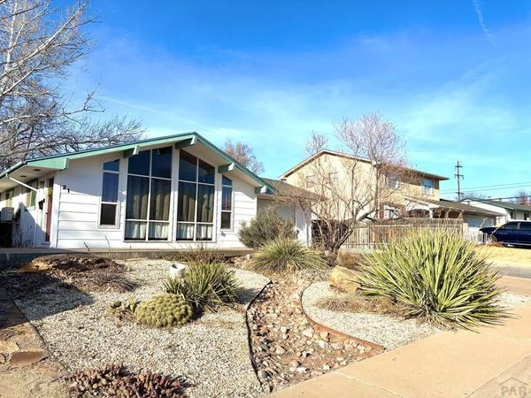 21 Glenmore Rd, Pueblo, CO 81001
