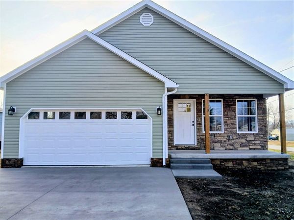 902 S Springfield Street, Green Forest, AR 72638