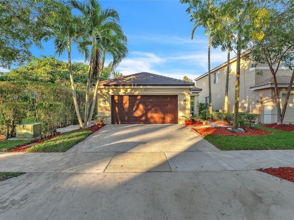 1059 Golden Cane Dr, Weston, FL 33327