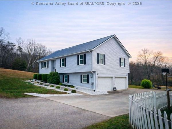 100 Deerfield Lane, Cottageville, WV 25239