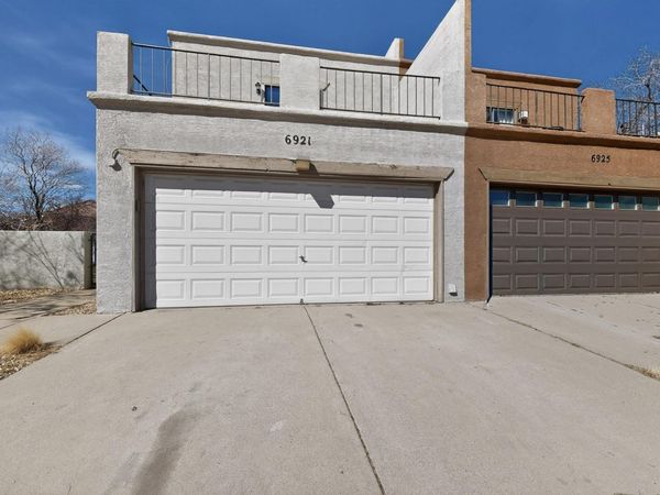 6921 White Pine Place NE, Albuquerque, NM 87109