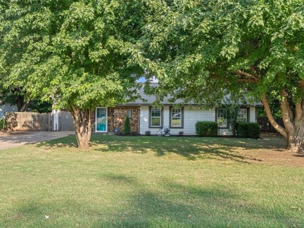 601 S 8th Street Drive, Yukon, OK 73099