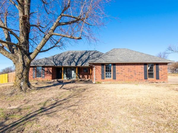 5243 W Lakeview Drive, Harrah, OK 73045
