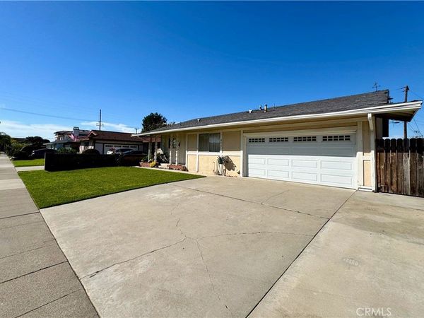 8561 Glasgow Circle, Huntington Beach, CA 92647