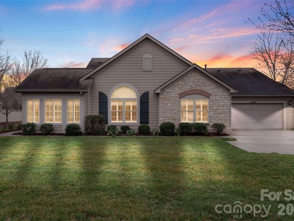 2444 Coltsview Lane, Matthews, NC 28105