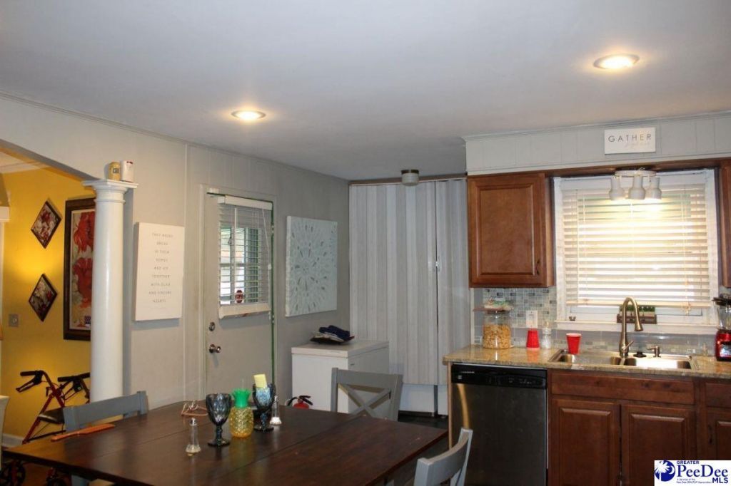 1407 Aaron Cir. Photo 4
