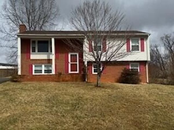 808 Mason RD , Vinton, VA 24179