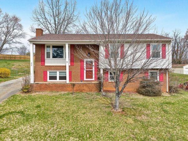 808 Mason RD, Vinton, VA 24179