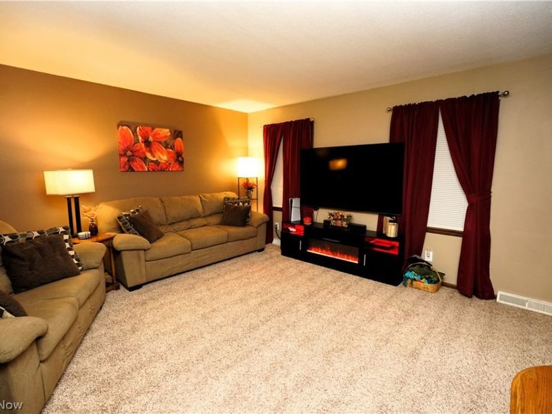 223 Naples Drive , Elyria, OH 44035 Photo 10