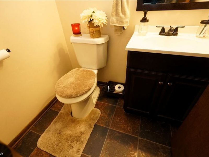 223 Naples Drive , Elyria, OH 44035 Photo 11