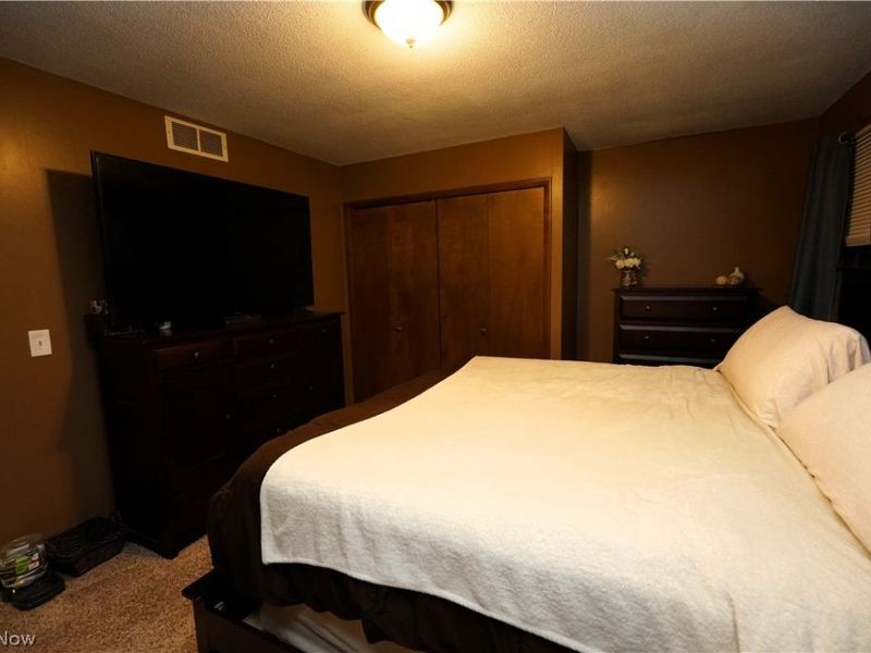 223 Naples Drive , Elyria, OH 44035 Photo 13