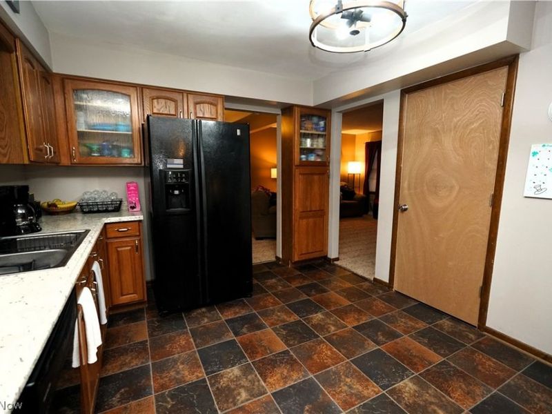 223 Naples Drive , Elyria, OH 44035 Photo 3