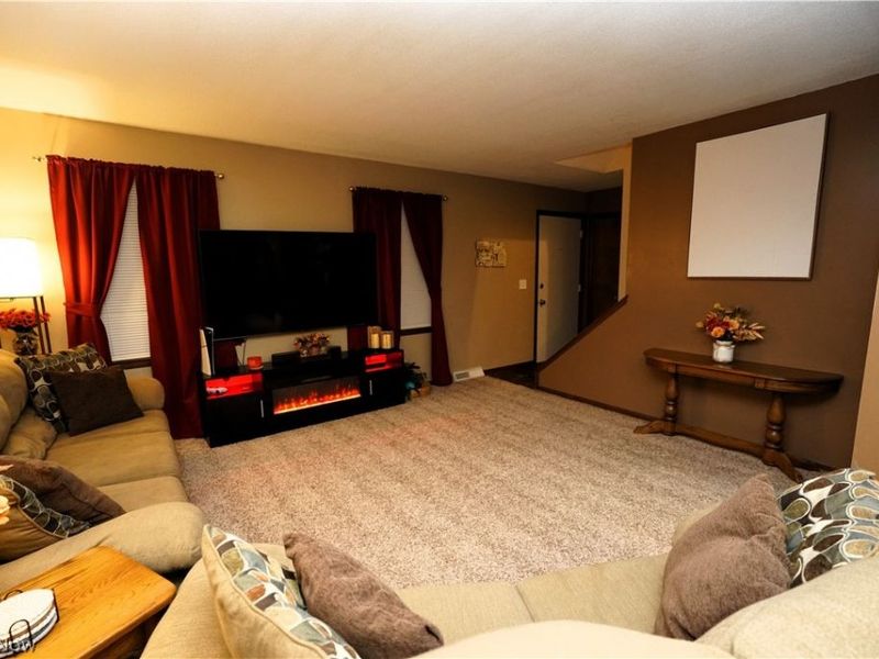 223 Naples Drive , Elyria, OH 44035 Photo 9