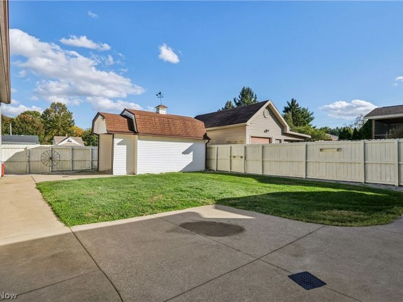 670 Dartmouth Street SE, Brewster, OH 44613 Photo 9