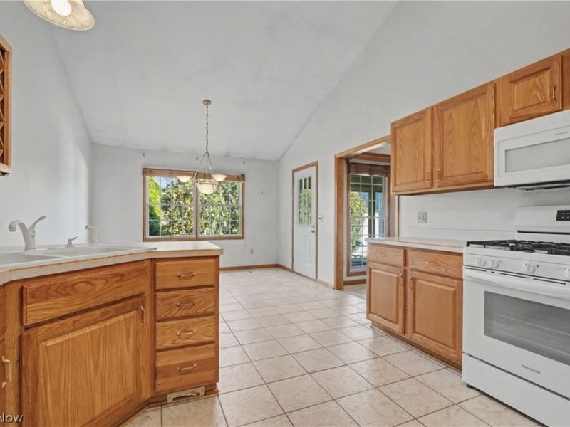 1540 Pimlico Drive , Youngstown, OH 44515 Photo 9