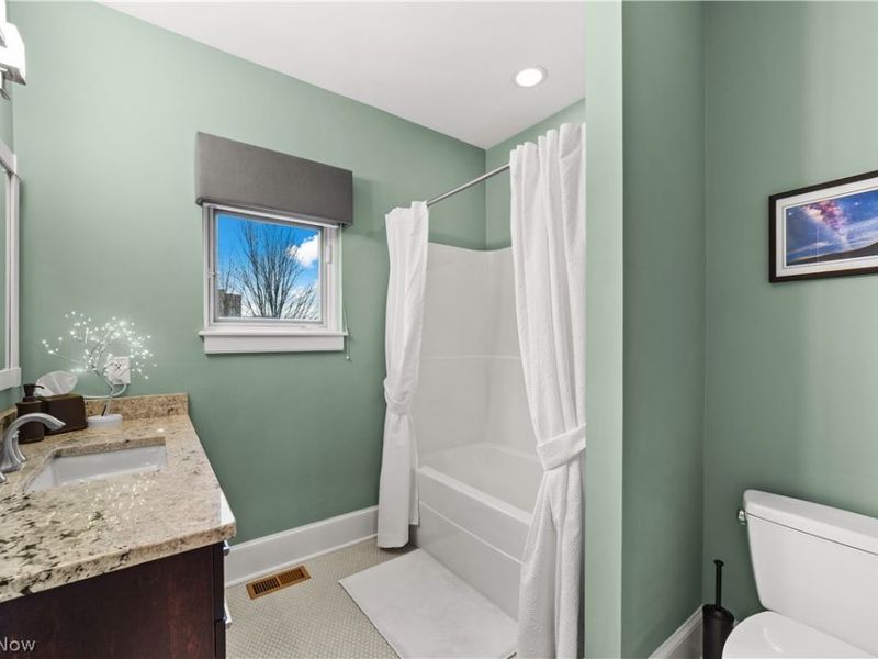 1585 E 118th Street , Cleveland, OH 44106 Photo 30