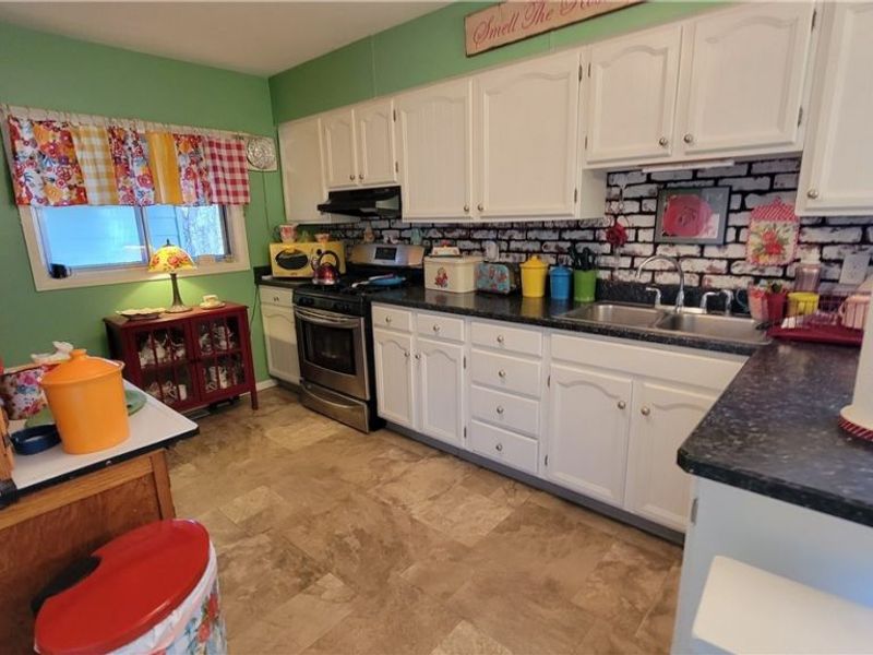 3980 Lake Road , Youngstown, OH 44511 Photo 3