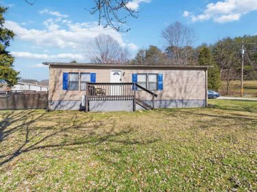 1072 Dry Branch Road, Irvine, KY 40336