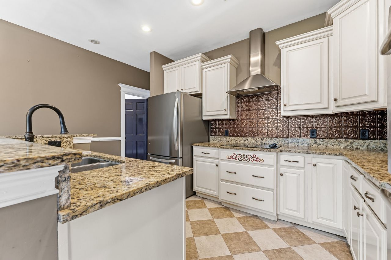 6440 Saint Anthony Drive Photo 9