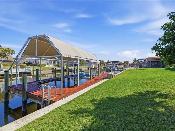 105 SE 40th TER , CAPE CORAL, FL 33904