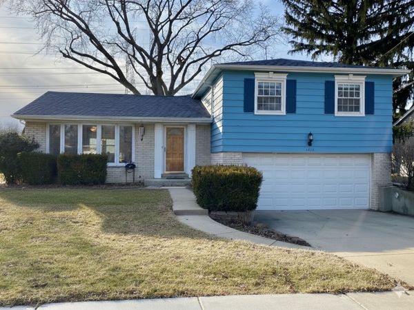 1414 N Indigo Drive , Mount Prospect, IL 60056