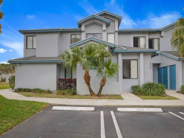 605 Harbour Pointe Way, Greenacres, FL 33413