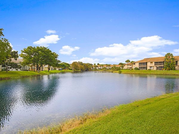 605 Harbour Pointe Way, Greenacres, FL 33413