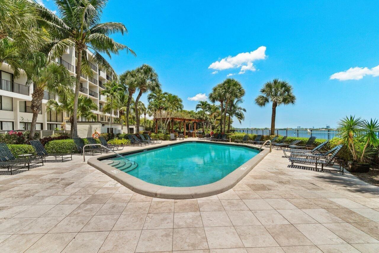 1830 Embassy Drive, Unit 303, West Palm Beach, FL 33401 Photo