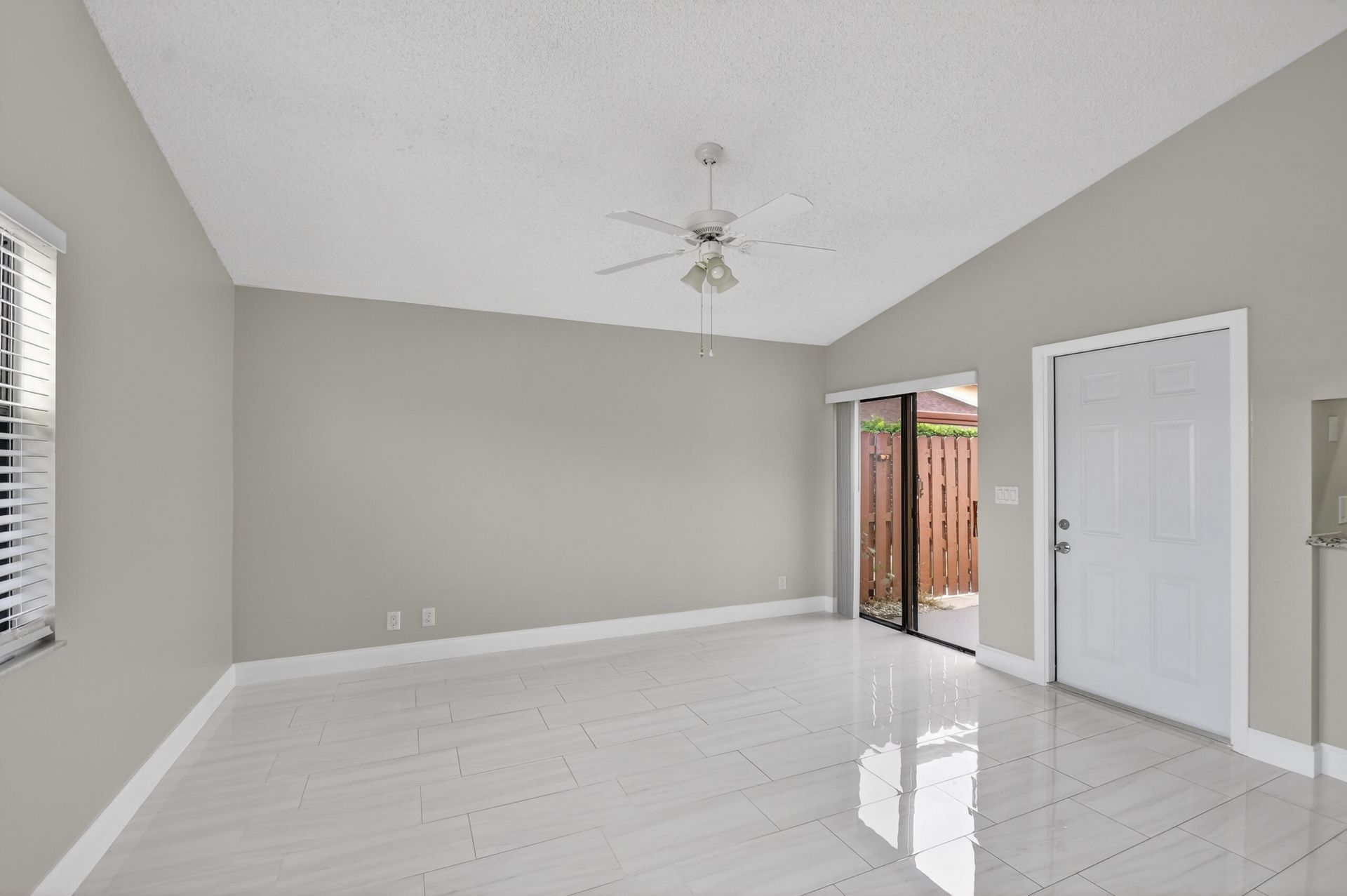 484 Springdale Circle, Unit 48d, Palm Springs, FL 33461 Photo