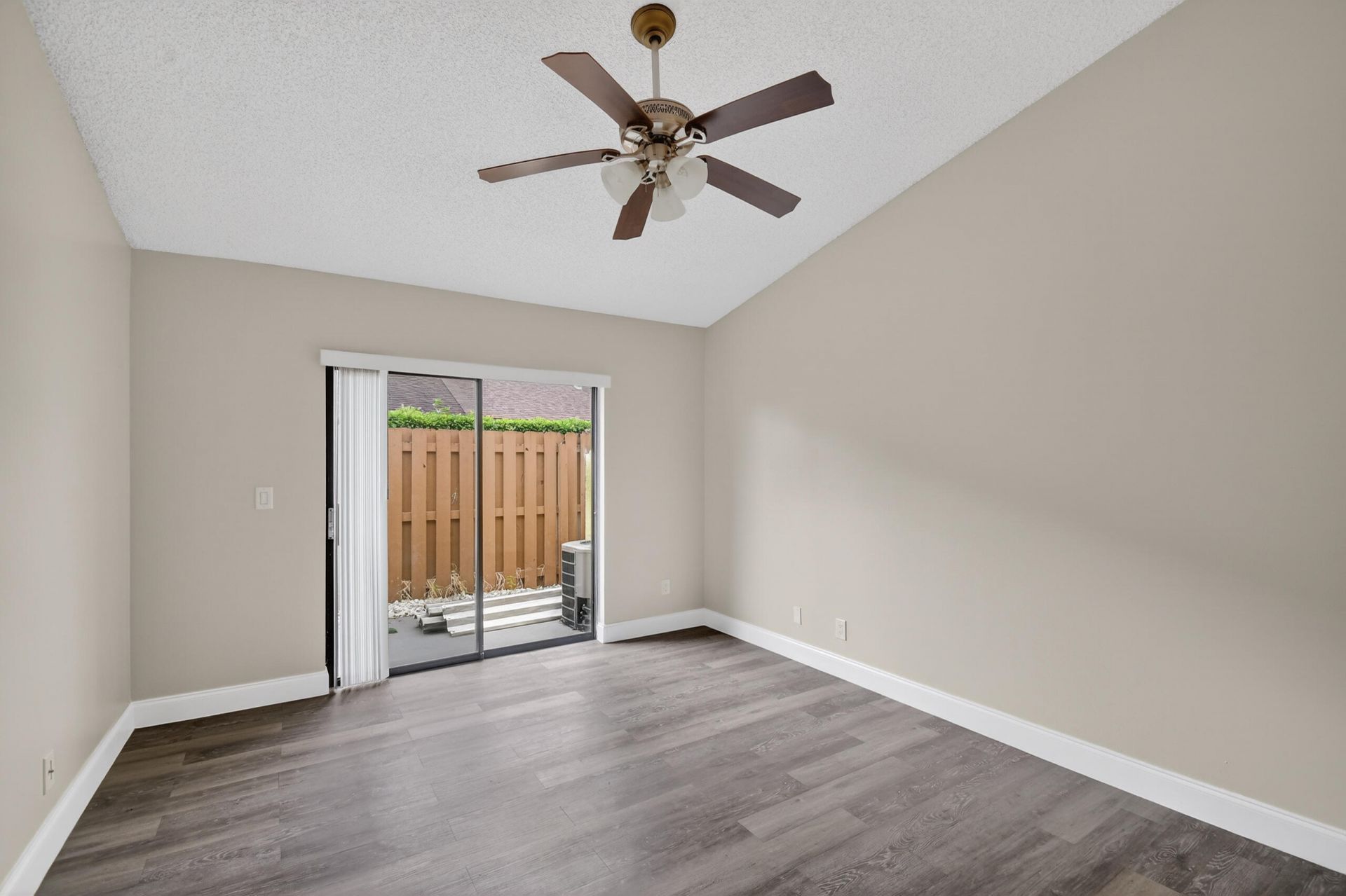 484 Springdale Circle, Unit 48d, Palm Springs, FL 33461 Photo
