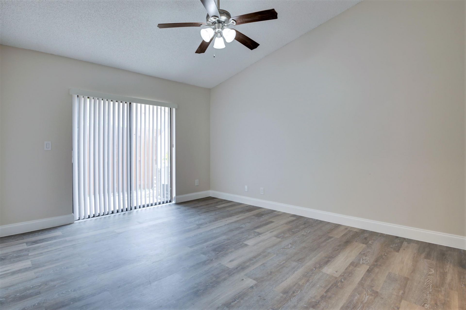 484 Springdale Circle, Unit 48d, Palm Springs, FL 33461 Photo