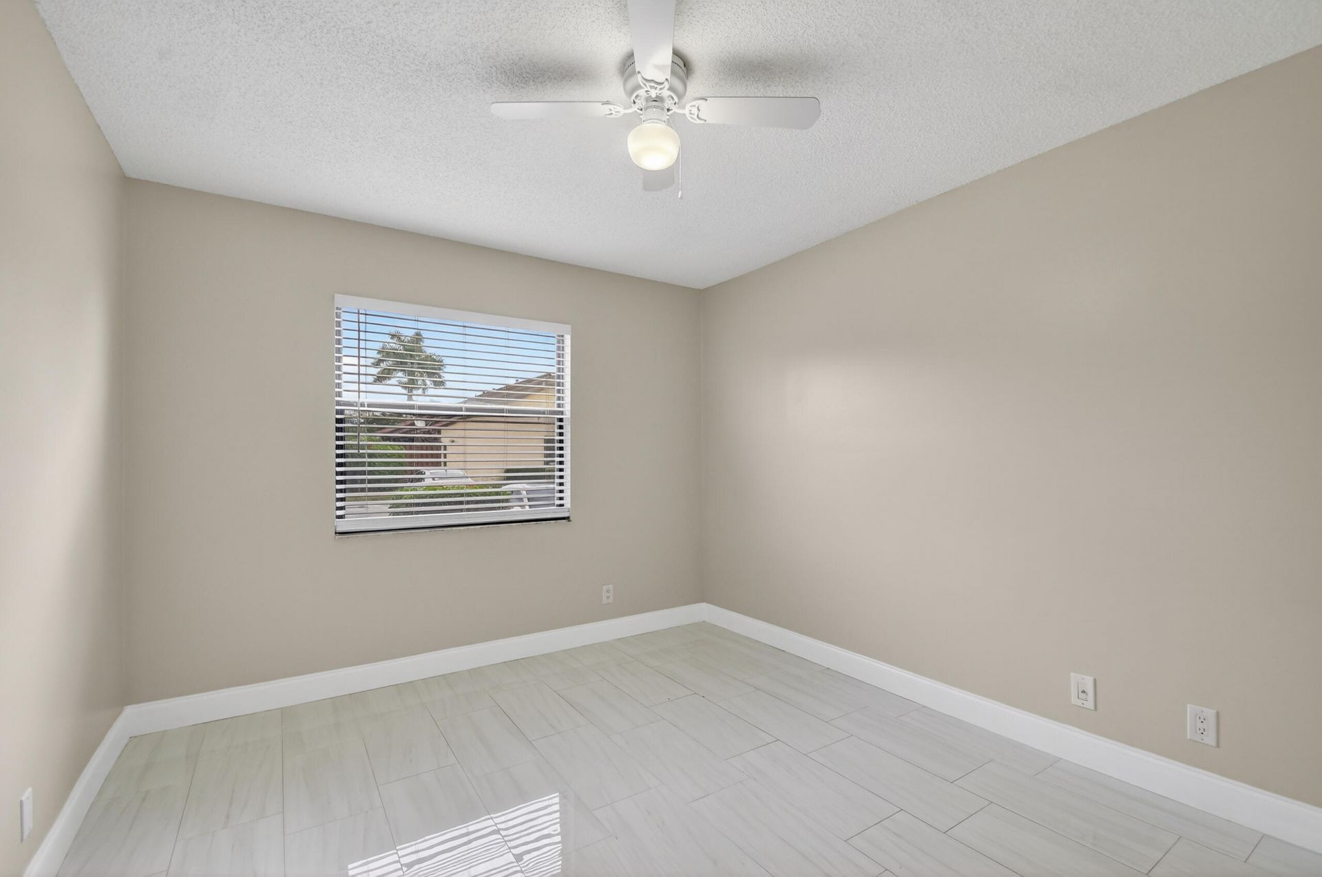 484 Springdale Circle, Unit 48d, Palm Springs, FL 33461 Photo