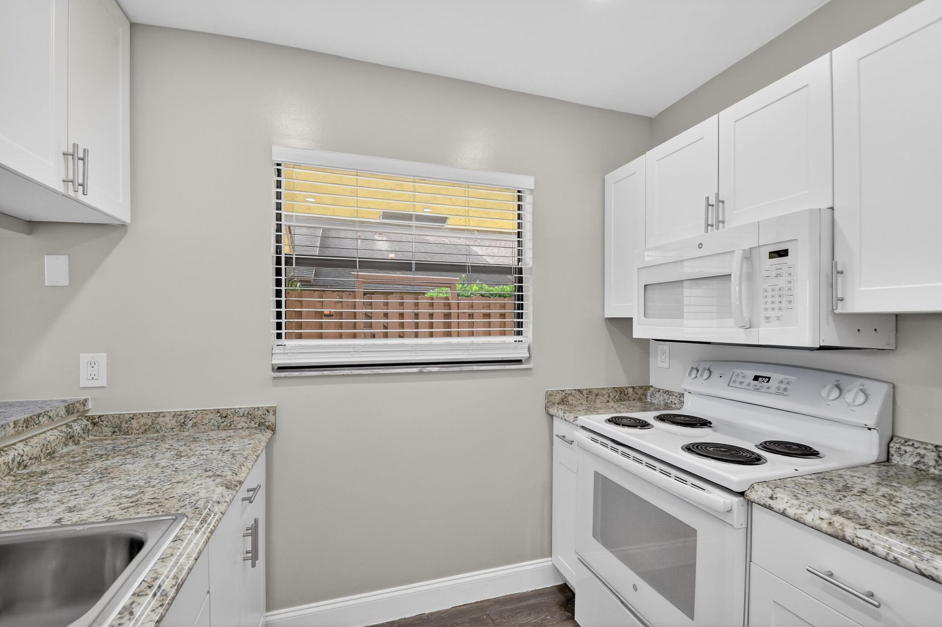 484 Springdale Circle, Unit 48d, Palm Springs, FL 33461 Photo