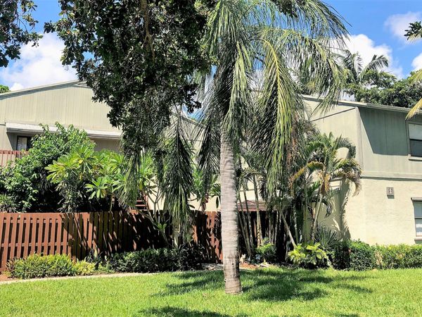 2 Crossings Circle, Unit F, Boynton Beach, FL 33435