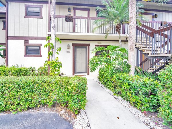 13334 Polo Club Road, Unit 218, Wellington, FL 33414