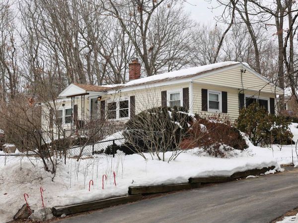 19 West Stearns Avenue, Hooksett, NH 03106