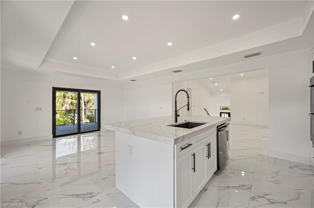 240 33rd Ave Ne, Naples, FL 34120 Photo