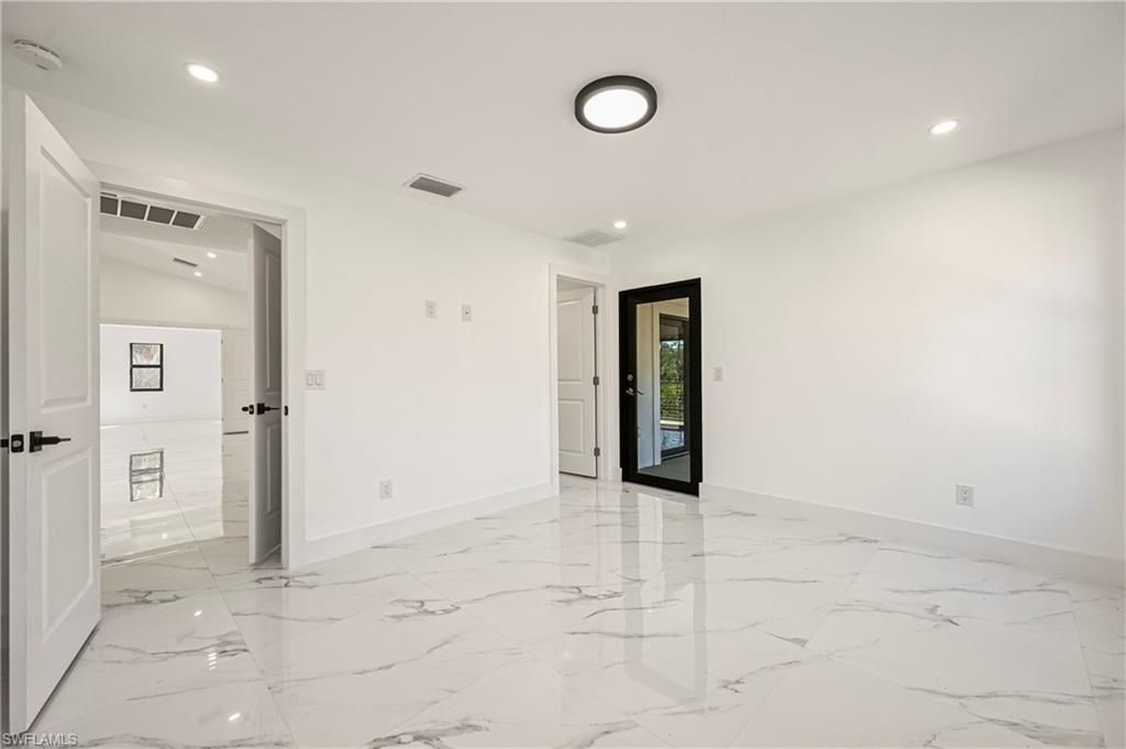 240 33rd Ave Ne, Naples, FL 34120 Photo