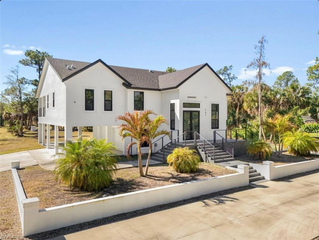 240 33rd Ave Ne, Naples, FL 34120 Photo