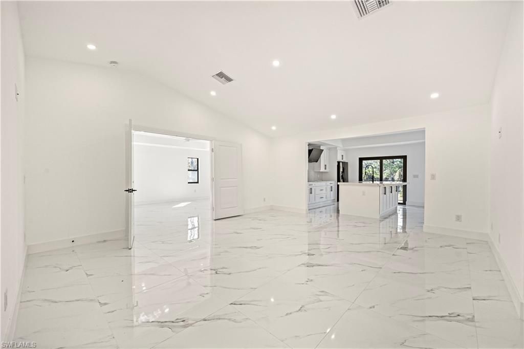 240 33rd Ave Ne, Naples, FL 34120 Photo