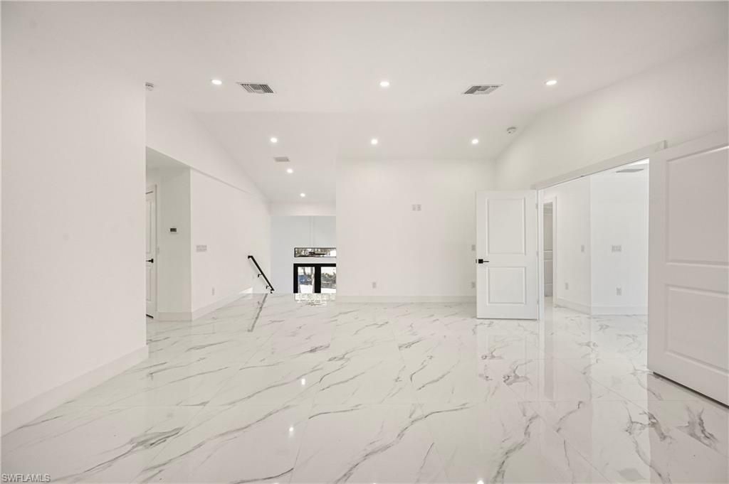 240 33rd Ave Ne, Naples, FL 34120 Photo